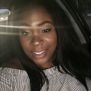 Meet your Posher, Desiree